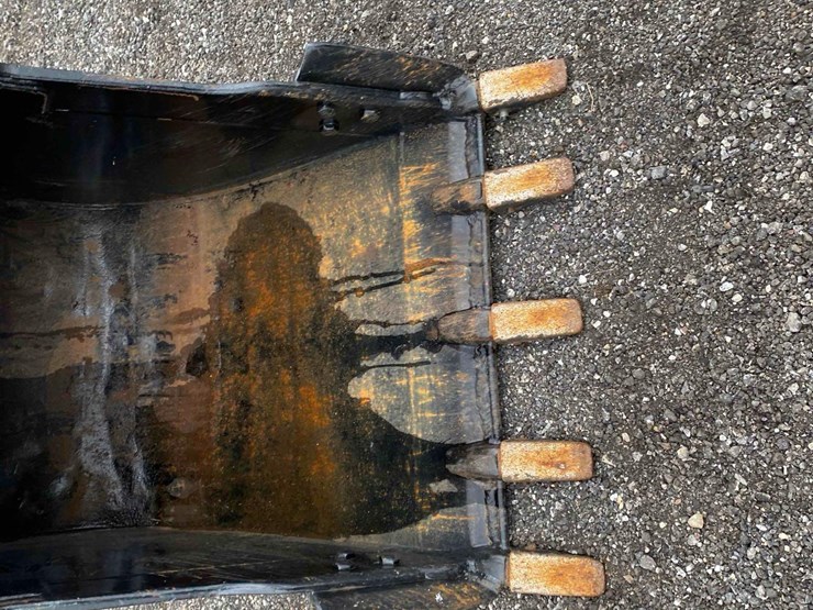 caterpillar-307.5-image-40