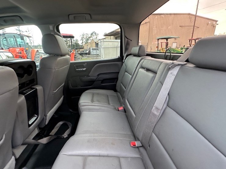 2016-chevrolet-2500-image-25