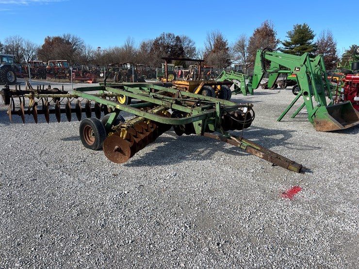 john-deere-210-image-1