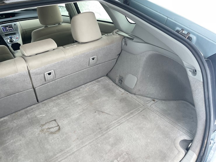 #1155-•-2013-toyota-prius-hybrid-(has-mn-title-in-delay)-image-16