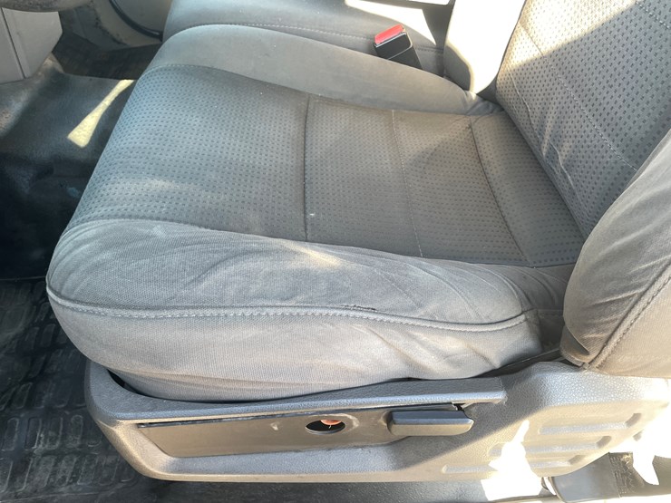 2010-ford-f550-image-46