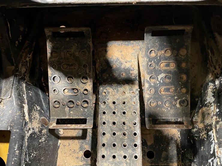 caterpillar-249d-image-27