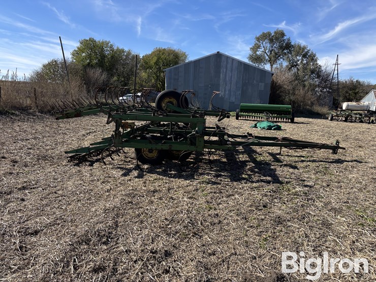 john-deere-1010-image-4