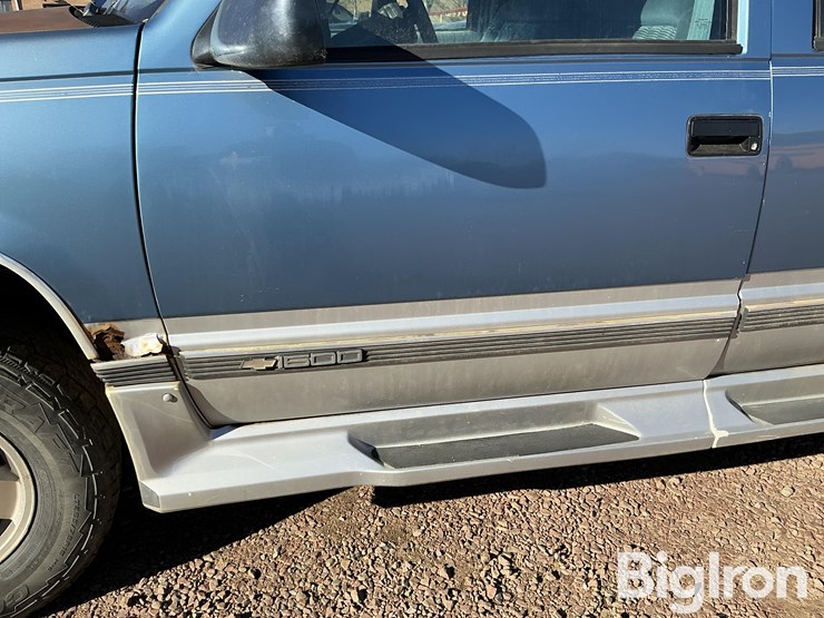 chevrolet-suburban-1500-image-14