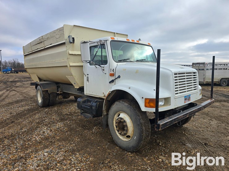 1995-international-4700-image-3