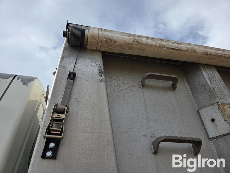 international-7400-image-15