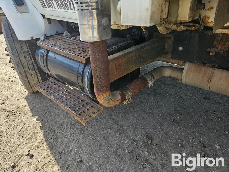 2003-international-7400-image-18