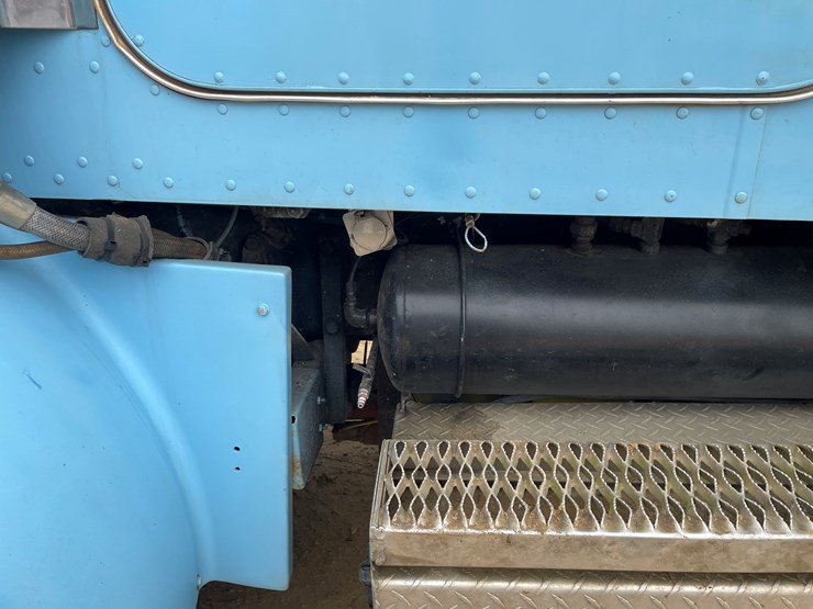 peterbilt-357-image-35