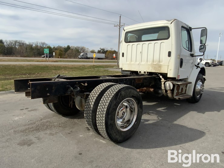 freightliner-m2-106-image-5