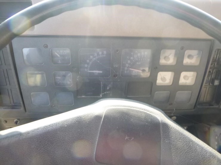 international-4900-image-18