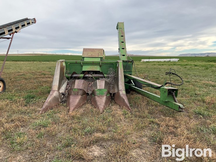 john-deere-300-image-2