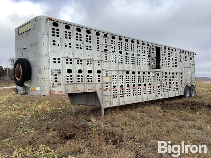 wilson-livestock-trailer-image-1