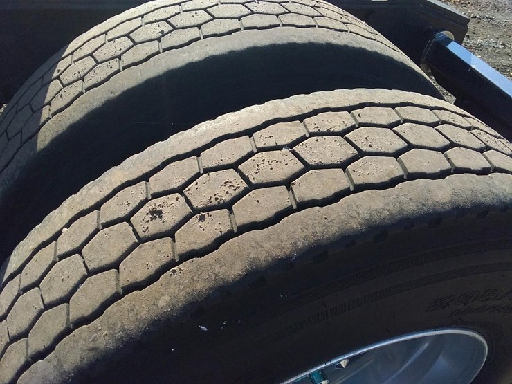 1996-freightliner-fld120-image-12