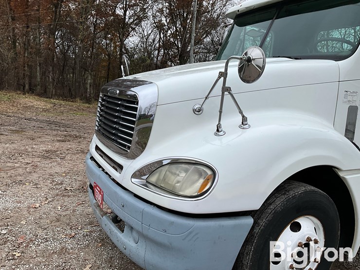 freightliner-columbia-120-image-13