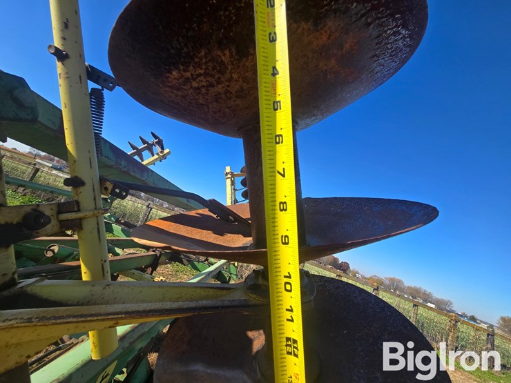 john-deere-230-image-12