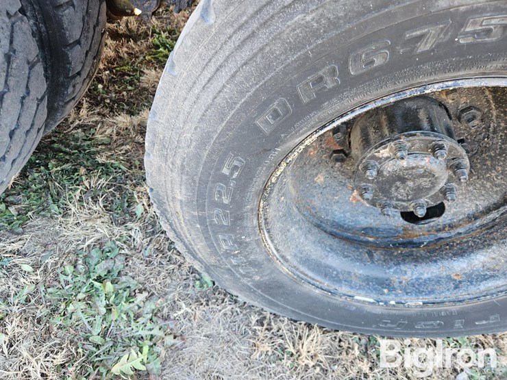 peterbilt-378-image-15