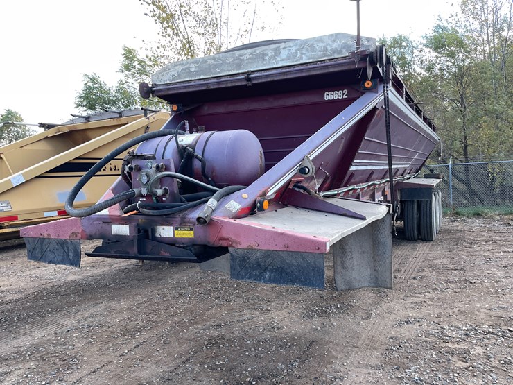 red-river-live-bottom-image-1