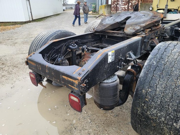 2012-peterbilt-386-image-27