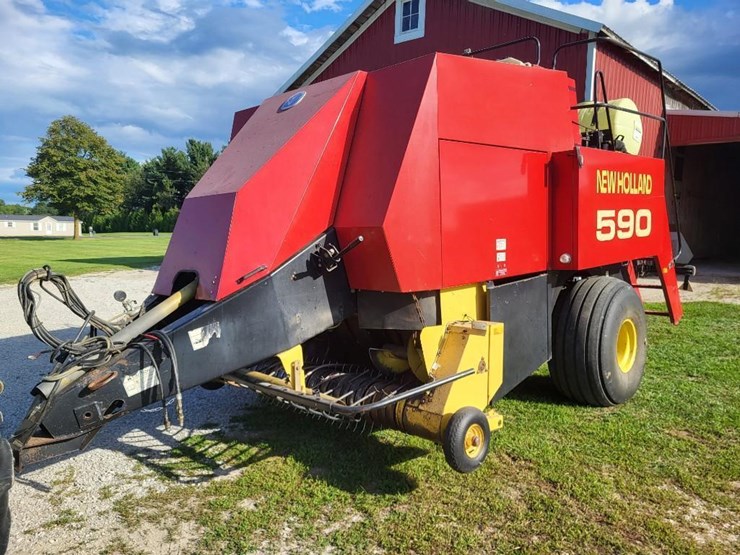 new-holland-590-image-1