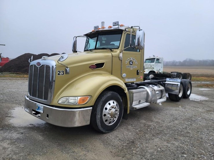 2012-peterbilt-386-image-1