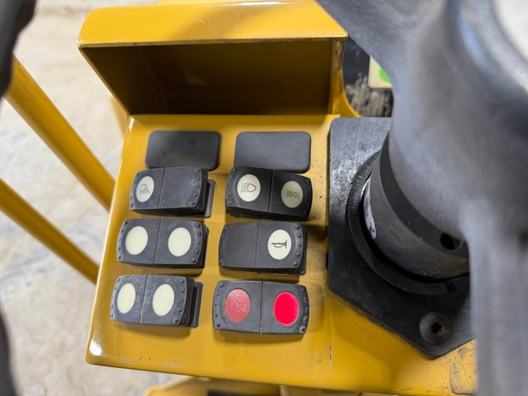 2019-caterpillar-cb1.7-image-21