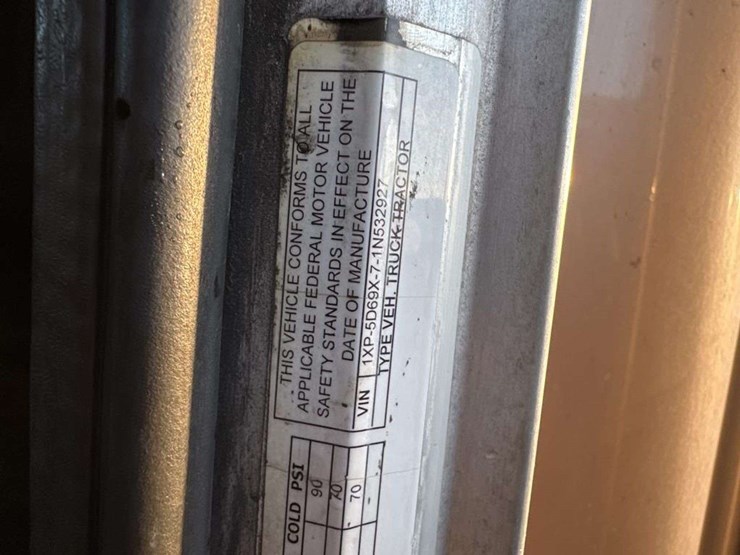 2001-peterbilt-379-image-44