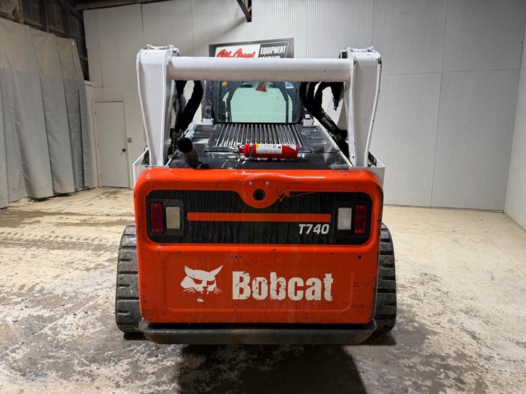 bobcat-t740-image-4