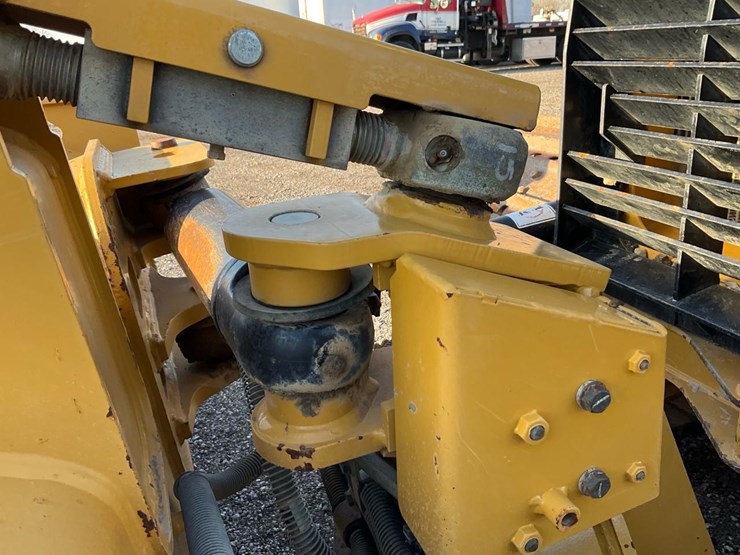 caterpillar-d3k2-lgp-image-14