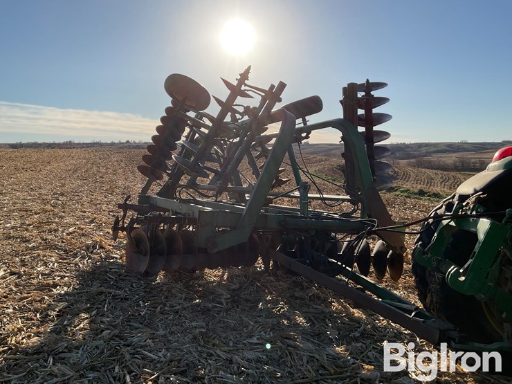 john-deere-235-image-19