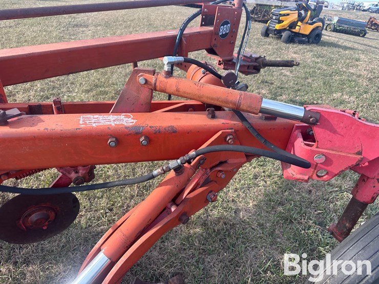 massey-ferguson-880-image-17