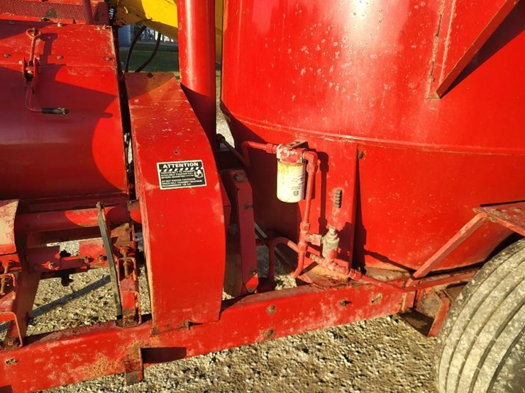 new-holland-358-image-36