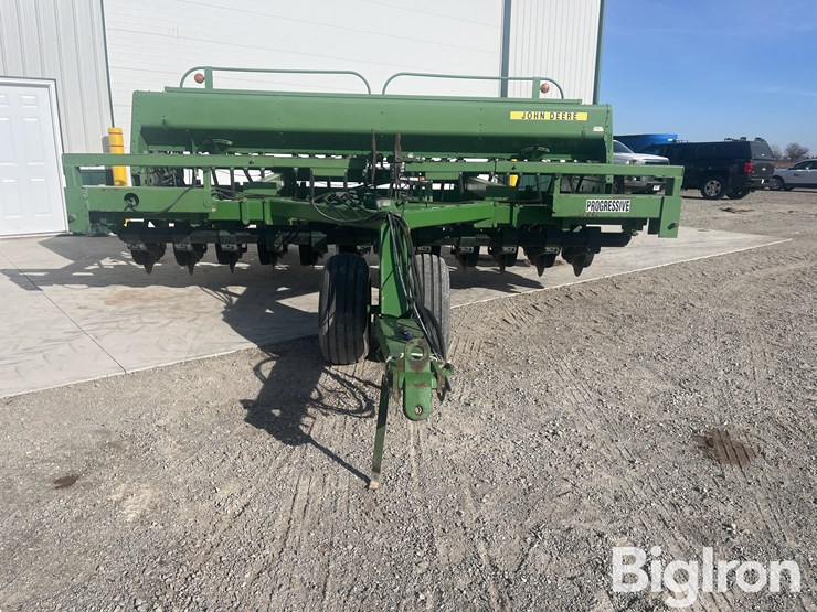 john-deere-750-image-2