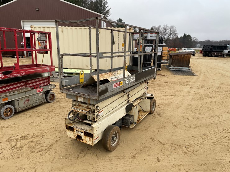 #301-•-terex-scissor-lift-image-5