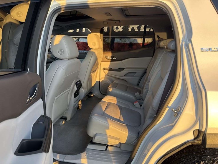 2017-gmc-acadia-slt-image-15