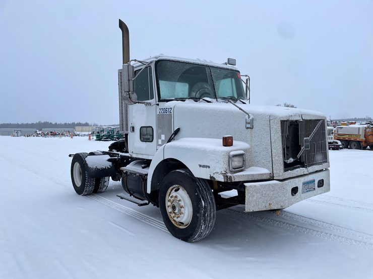 #1161-•-1996-volvo-truck-tractor-(has-mn-title)-image-7