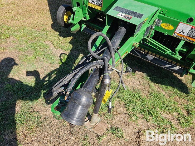 john-deere-568-image-11