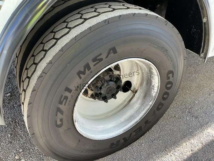 2013-international-7400-image-16