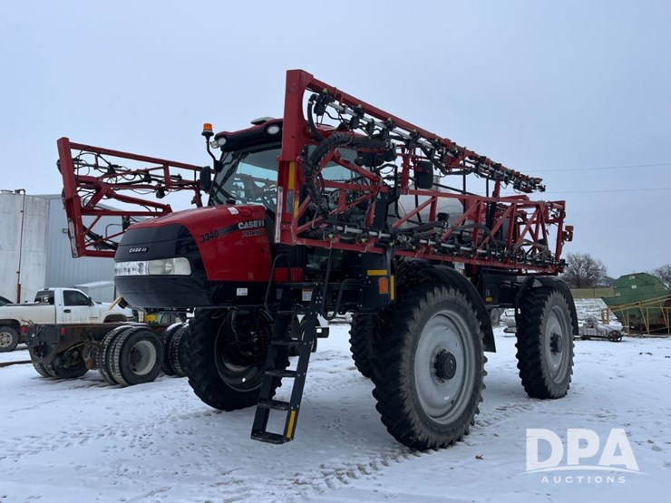 case-ih-patriot-3340-image-1