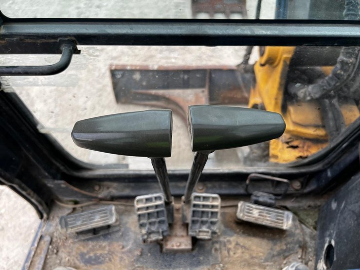 2010-john-deere-60d-image-34