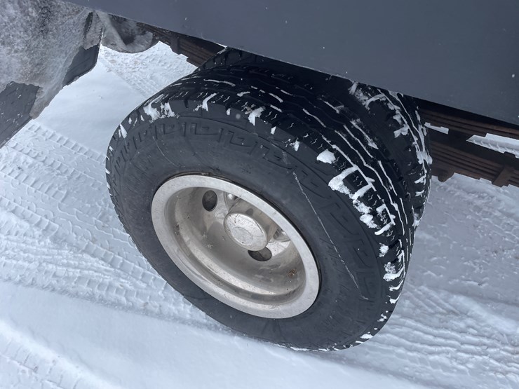 #1169-•-2001-chevrolet-3500-dump-box-truck-(has-mn-title)-image-7