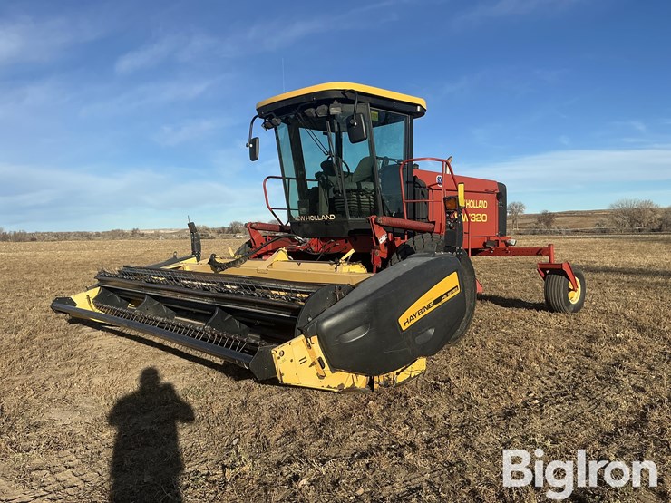 new-holland-320-image-1