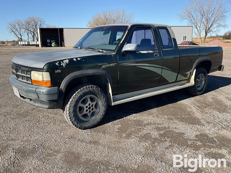 1996-dodge-dakota-sport-image-1
