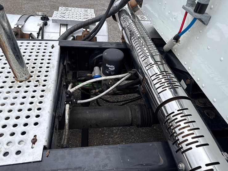 2016-international-9900i-image-12