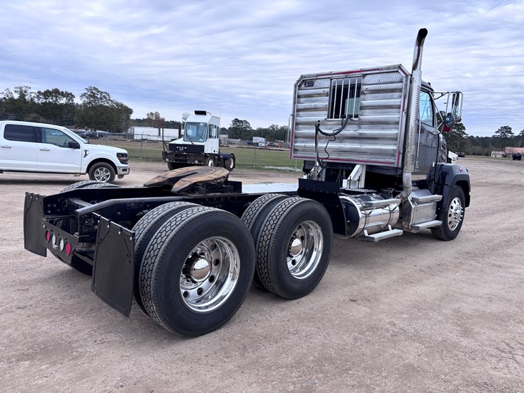 western-star-4700-image-3