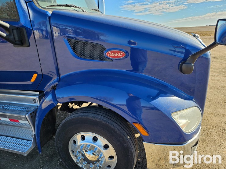 peterbilt-579-image-13
