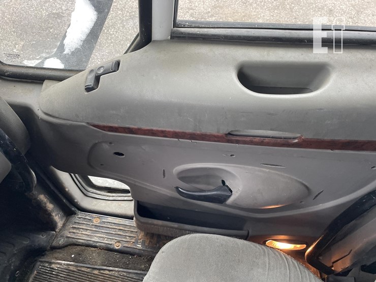 kenworth-t2000-image-30