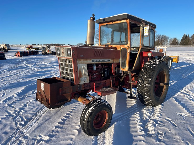 #1007-•-international-966-farmall-image-1