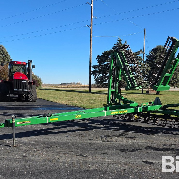 JOHN DEERE 200