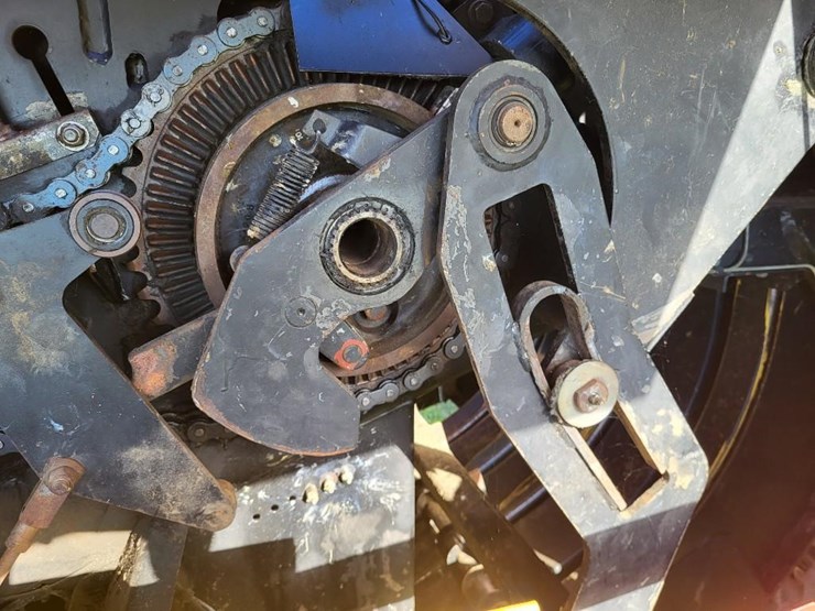 new-holland-590-image-46