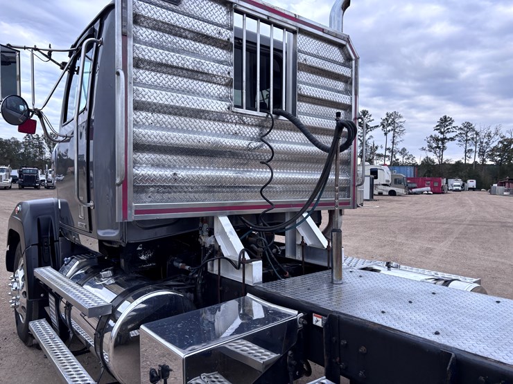 western-star-4700-image-7